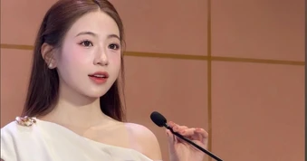 Á hậu Thanh Trúc đồng hành cùng du lịch Sầm Sơn, nói về vấn nạn tin giả