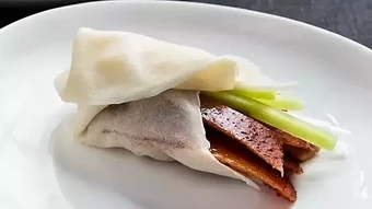 Ăn vịt quay Bắc Kinh đúng cách