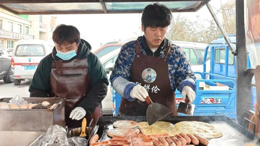 Bản sao của Châu Kiệt Luân về bán bánh vỉa hè vì không hợp sự nổi tiếng Bản sao của Châu Kiệt Luân về bán bánh vỉa hè vì không hợp sự nổi tiếng