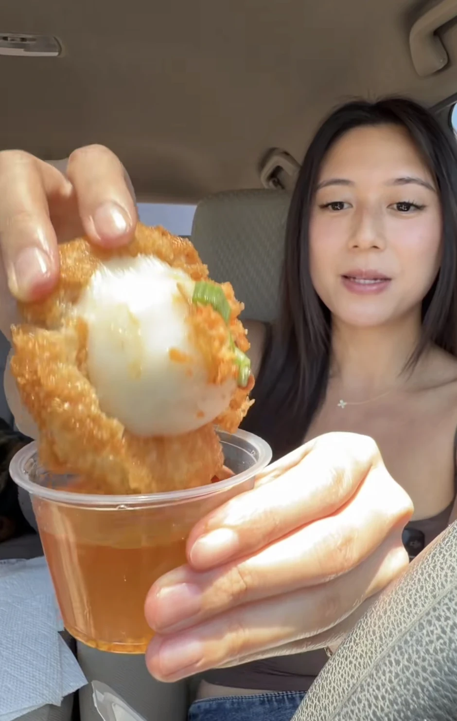 Bánh Khọt Việt Nam gây sốt quốc tế, khách Mỹ nói "ngon khó cưỡng" Bánh Khọt Việt Nam gây sốt quốc tế, khách Mỹ nói "ngon khó cưỡng"