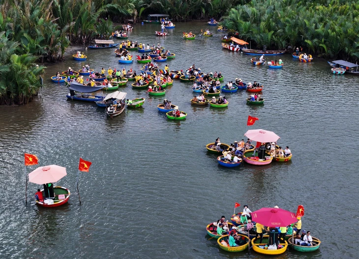 Bất ngờ vé tham quan Rừng dừa Cẩm Thanh Hội An đạt mốc kỷ lục, có thời điểm cao hơn cả khu phố cổ Bất ngờ vé tham quan Rừng dừa Cẩm Thanh Hội An đạt mốc kỷ lục, có thời điểm cao hơn cả khu phố cổ