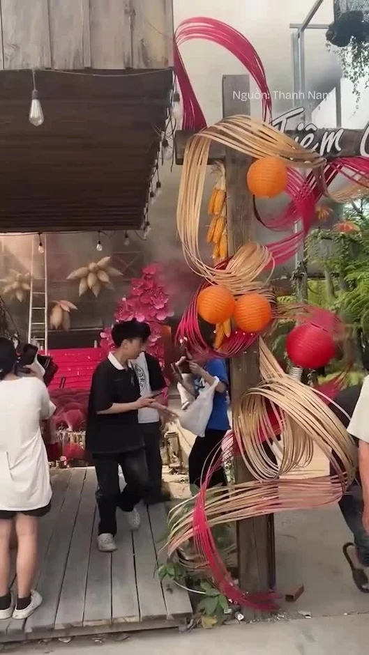 Bên trong quán cà phê như 'vườn địa đàng' ở TP HCM trước khi bốc cháy Bên trong quán cà phê như 'vườn địa đàng' ở TP HCM trước khi bốc cháy