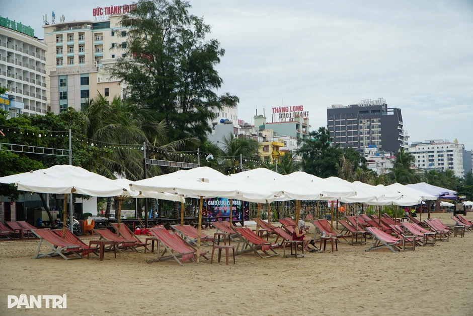 Biển Sầm Sơn vắng lặng trong ngày đầu kỳ nghỉ lễ 2/9 Biển Sầm Sơn vắng lặng trong ngày đầu kỳ nghỉ lễ 2/9