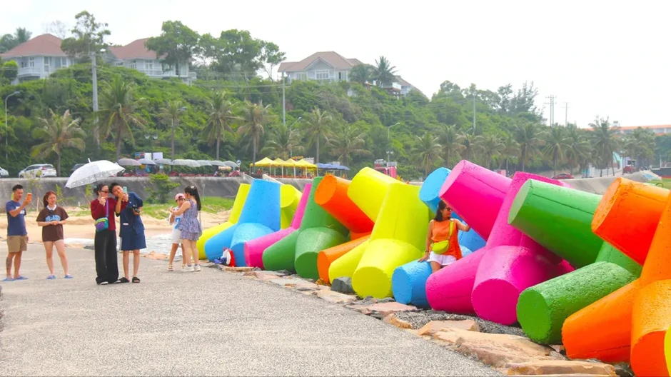 Bờ kè sắc màu tạo sức hút mới cho biển Mũi Né Bờ kè sắc màu tạo sức hút mới cho biển Mũi Né