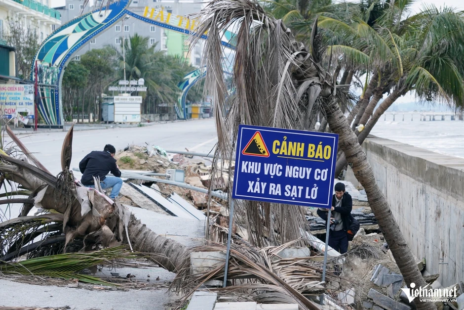 Bờ kè ven biển ở Thanh Hóa sạt lở nghiêm trọng trước mùa du lịch Bờ kè ven biển ở Thanh Hóa sạt lở nghiêm trọng trước mùa du lịch