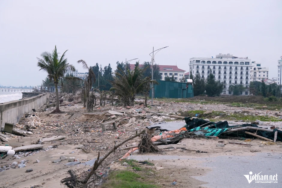 Bờ kè ven biển ở Thanh Hóa sạt lở nghiêm trọng trước mùa du lịch Bờ kè ven biển ở Thanh Hóa sạt lở nghiêm trọng trước mùa du lịch