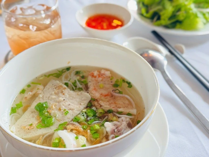 Bún quậy Phú Quốc vào khách sạn 5 sao Bún quậy Phú Quốc vào khách sạn 5 sao