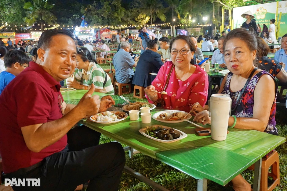 Cá ngừ 50kg vượt hơn 500km về TPHCM, hút khách tại lễ hội ẩm thực 3 miền