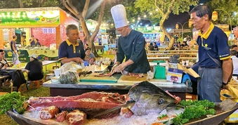 Cá ngừ 50kg vượt hơn 500km về TPHCM, hút khách tại lễ hội ẩm thực 3 miền