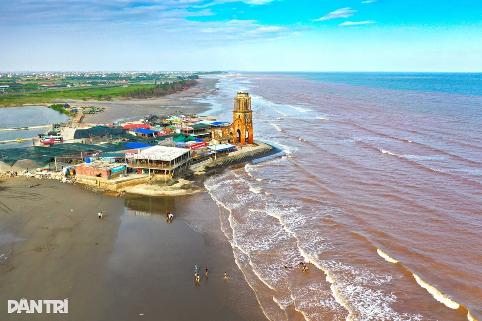 Cận cảnh nhà thờ Hải Lý, chứng tích biến đổi khí hậu đầu tiên của Việt Nam Cận cảnh nhà thờ Hải Lý, chứng tích biến đổi khí hậu đầu tiên của Việt Nam