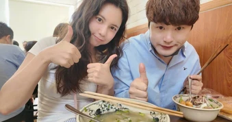 Cặp đôi Hàn Quốc ăn 3 tô phở một ngày, tiết lộ quán ngon "số 1" ở TPHCM