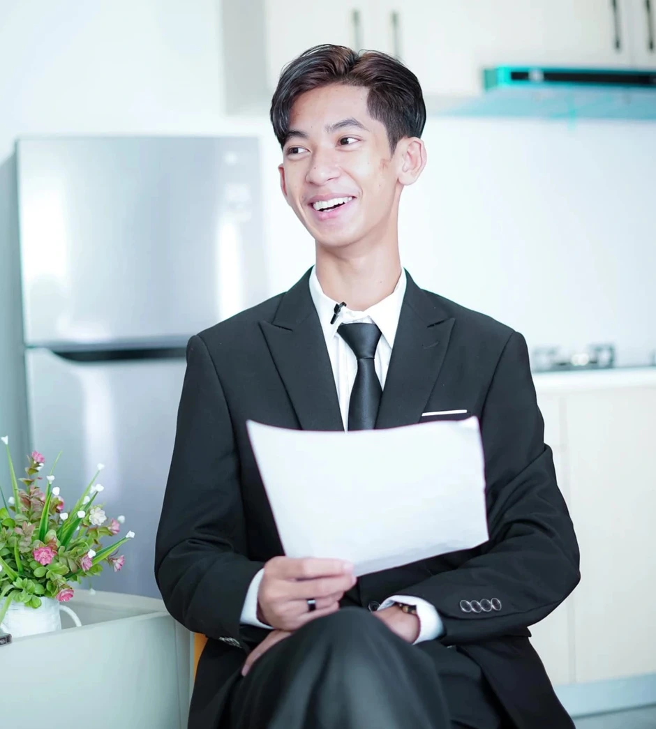 Cậu bé Campuchia bán hàng rong nổi tiếng thế giới 8 năm trước, giờ ra sao? Cậu bé Campuchia bán hàng rong nổi tiếng thế giới 8 năm trước, giờ ra sao?