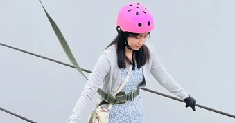 Cầu xuyên mây ở độ cao 2.200m gần Sa Pa, khách Tây nín thở như đi giữa trời