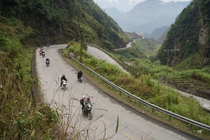 Chấn chỉnh tour du lịch bằng xe máy trên cung đường Hà Giang Loop Chấn chỉnh tour du lịch bằng xe máy trên cung đường Hà Giang Loop