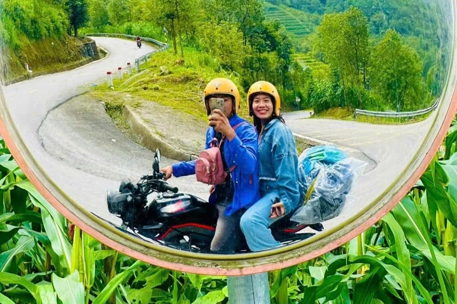 Chàng trai bỏ việc lương 20 triệu đồng về Hà Giang chạy xe ôm chở du khách Chàng trai bỏ việc lương 20 triệu đồng về Hà Giang chạy xe ôm chở du khách