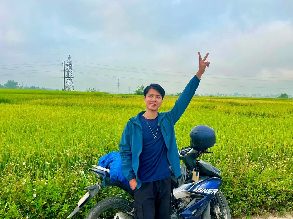 Chàng trai Quảng Ninh 22 tuổi lái xe máy xuyên Việt 6.000km với 14 triệu đồng Chàng trai Quảng Ninh 22 tuổi lái xe máy xuyên Việt 6.000km với 14 triệu đồng