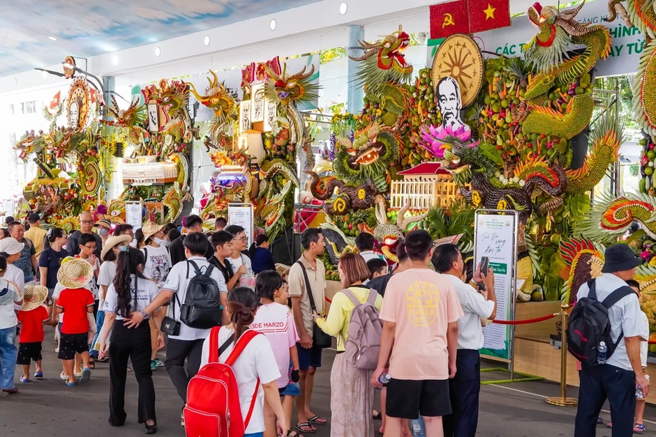 Check-in cung đường trái cây khổng lồ tại TP.HCM mùa hè này Check-in cung đường trái cây khổng lồ tại TP.HCM mùa hè này