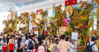 Check-in cung đường trái cây khổng lồ tại TP.HCM mùa hè này