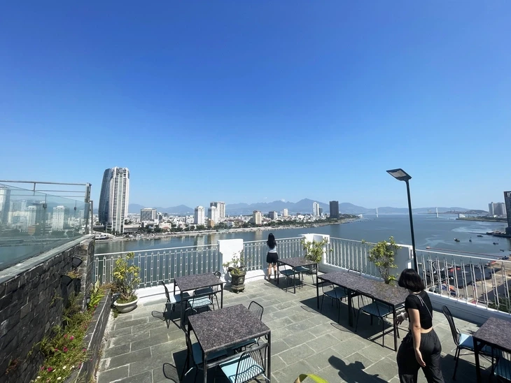 Chi hàng triệu đồng mua view đẹp xem Lễ hội Pháo hoa quốc tế Đà Nẵng Chi hàng triệu đồng mua view đẹp xem Lễ hội Pháo hoa quốc tế Đà Nẵng