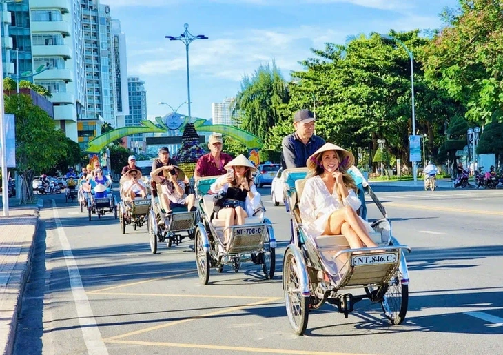 Chọn nâng tầm quản lý hay cấm xích lô điện ở đô thị du lịch Nha Trang? Chọn nâng tầm quản lý hay cấm xích lô điện ở đô thị du lịch Nha Trang?