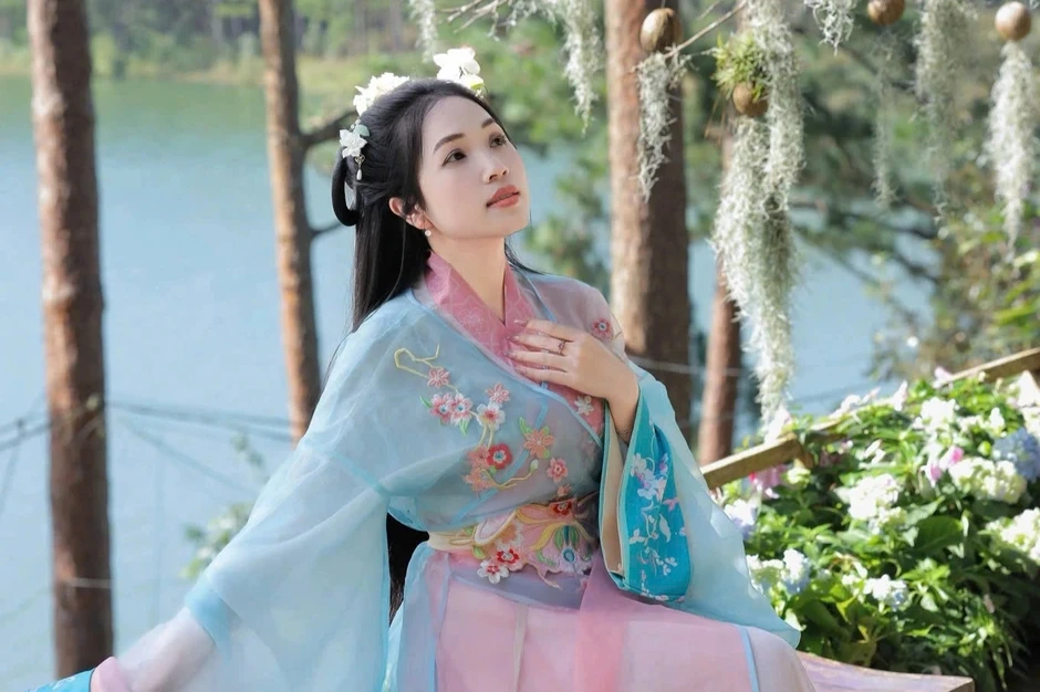 Chủ quán cà phê nổi tiếng ở Đà Lạt bị khách quát vì không dừng lại giao lưu Chủ quán cà phê nổi tiếng ở Đà Lạt bị khách quát vì không dừng lại giao lưu