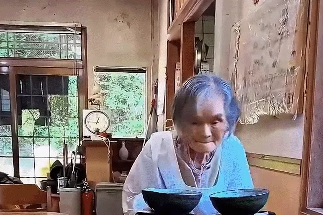 Chủ quán gần 100 tuổi ở Nhật Bản vẫn một mình điều hành tiệm mì để mưu sinh Chủ quán gần 100 tuổi ở Nhật Bản vẫn một mình điều hành tiệm mì để mưu sinh