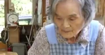 Chủ quán gần 100 tuổi ở Nhật Bản vẫn một mình điều hành tiệm mì để mưu sinh