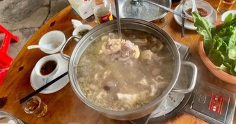 Chủ quán lẩu gây sốt ở Trung Quốc đưa công thức để khách đừng tới