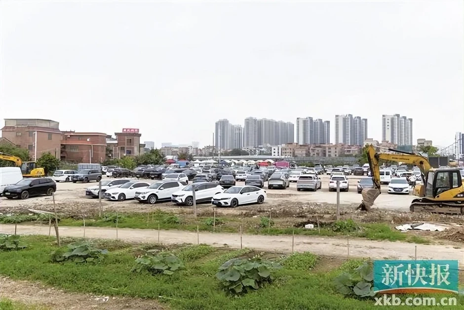 Chủ quán lẩu Trung Quốc khổ vì khách đông: "Không có thời gian tiêu tiền" Chủ quán lẩu Trung Quốc khổ vì khách đông: "Không có thời gian tiêu tiền"
