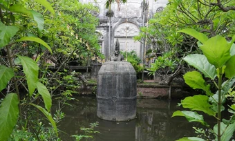 Chuông chùa nào chôn dưới ao?