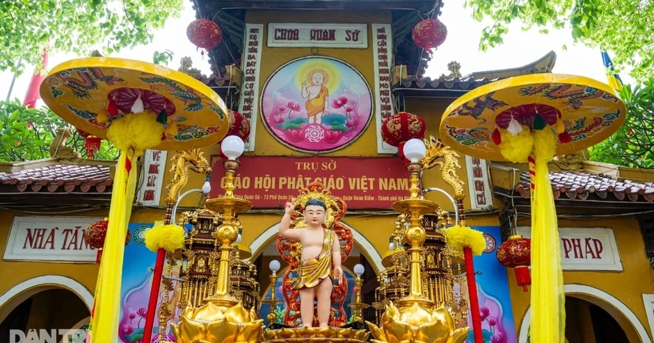 Chuyện về ngôi chùa ở Hà Nội đón Nhà vua Thái Lan và Hoàng hậu đến lễ Phật Chuyện về ngôi chùa ở Hà Nội đón Nhà vua Thái Lan và Hoàng hậu đến lễ Phật