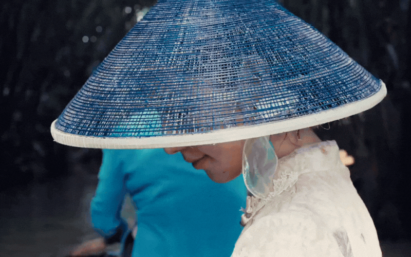 Clip 12 giây gây sốt: Gái xinh Trung Quốc đẹp lạ giữa rừng dừa miền Tây
