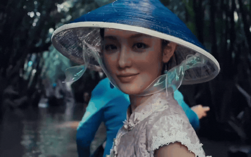 Clip 12 giây gây sốt: Gái xinh Trung Quốc đẹp lạ giữa rừng dừa miền Tây