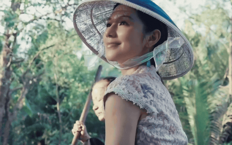 Clip 12 giây gây sốt: Gái xinh Trung Quốc đẹp lạ giữa rừng dừa miền Tây