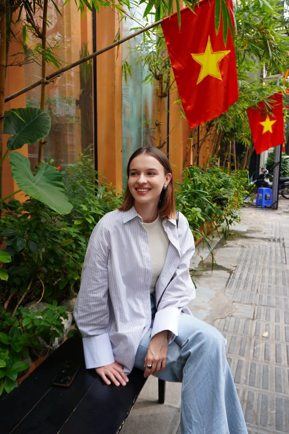 Cô gái Belarus đi khắp Việt Nam để tìm địa danh in trên đồng tiền Cô gái Belarus đi khắp Việt Nam để tìm địa danh in trên đồng tiền