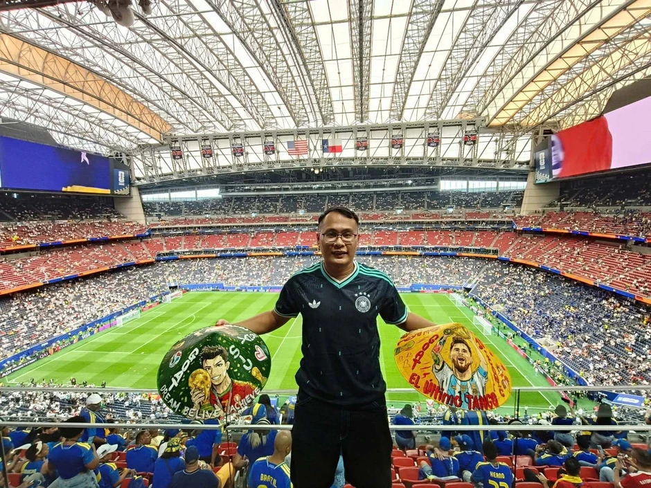 Cô gái Hà Nội chi 250 triệu xem World Cup, choáng với máy lạnh phủ kín sân Cô gái Hà Nội chi 250 triệu xem World Cup, choáng với máy lạnh phủ kín sân