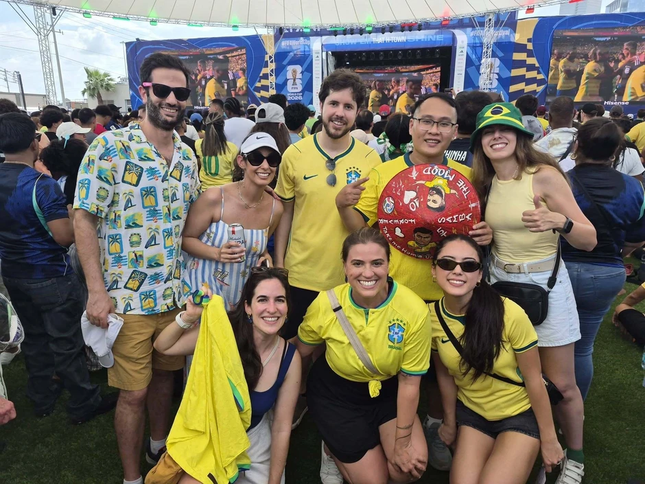 Cô gái Hà Nội chi 250 triệu xem World Cup, choáng với máy lạnh phủ kín sân Cô gái Hà Nội chi 250 triệu xem World Cup, choáng với máy lạnh phủ kín sân