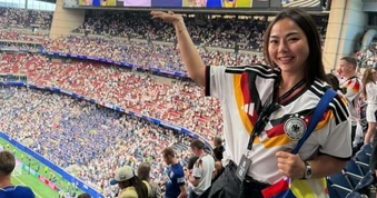 Cô gái Hà Nội chi 250 triệu xem World Cup, choáng với máy lạnh phủ kín sân
