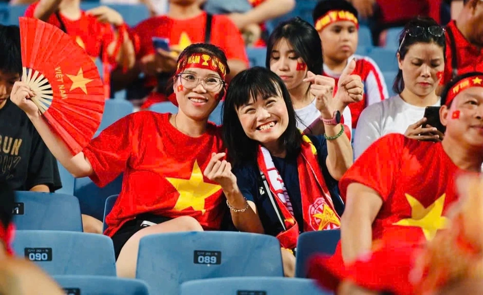 Cô gái Thái Lan chờ đến đêm gặp Đình Bắc và chuyến đi đặc biệt đến Hà Nội Cô gái Thái Lan chờ đến đêm gặp Đình Bắc và chuyến đi đặc biệt đến Hà Nội