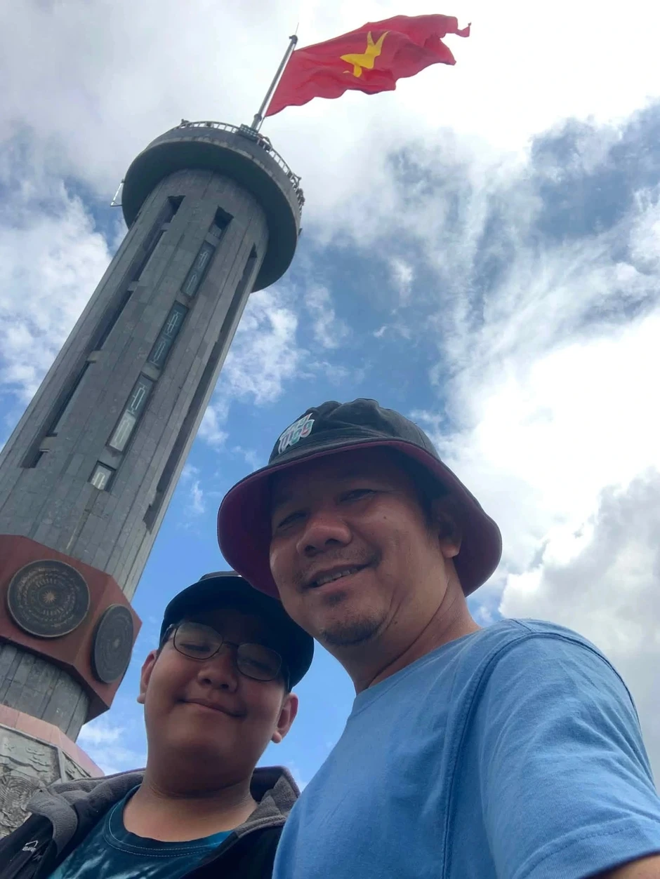 Con nói thèm bún chả Hà Nội, cha đưa con đi phượt hơn 2.200km bằng xe máy Con nói thèm bún chả Hà Nội, cha đưa con đi phượt hơn 2.200km bằng xe máy