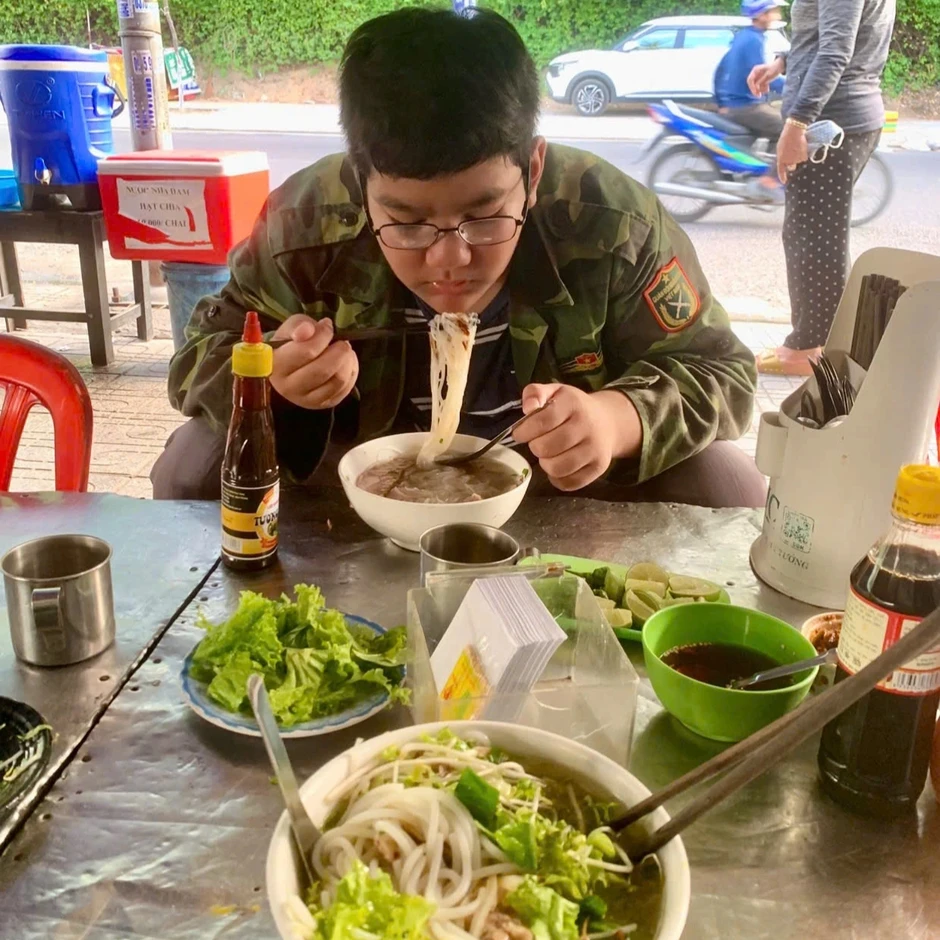 Con nói thèm bún chả Hà Nội, cha đưa con đi phượt hơn 2.200km bằng xe máy Con nói thèm bún chả Hà Nội, cha đưa con đi phượt hơn 2.200km bằng xe máy