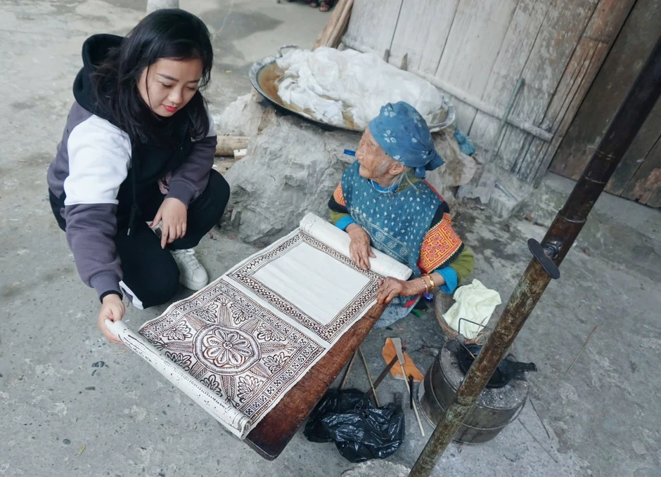 Cụ bà 97 tuổi ở Việt Nam nổi tiếng thế giới sau một câu chào với khách Tây Cụ bà 97 tuổi ở Việt Nam nổi tiếng thế giới sau một câu chào với khách Tây