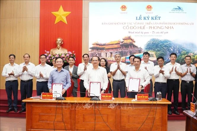 Đoàn tàu du lịch kết nối Huế với Phong Nha hoạt động từ tháng 9/2026 Đoàn tàu du lịch kết nối Huế với Phong Nha hoạt động từ tháng 9/2026
