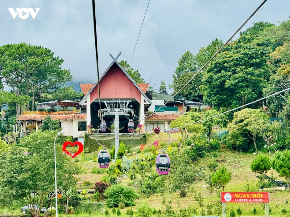 Đà Lạt tăng tốc kích cầu du lịch sau mở lại sân bay Liên Khương