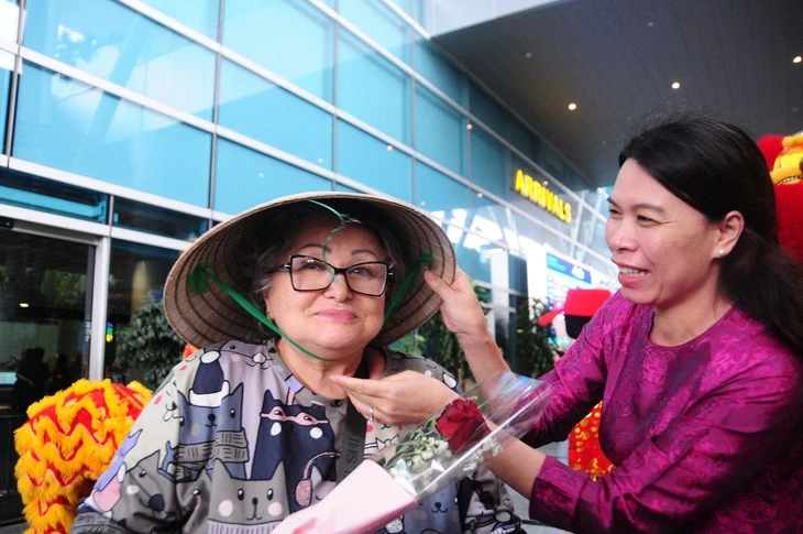 Đà Nẵng đón chuyến bay đầu tiên từ Nga và CIS, hàng trăm ngàn khách sẽ đến tham quan mỗi năm Đà Nẵng đón chuyến bay đầu tiên từ Nga và CIS, hàng trăm ngàn khách sẽ đến tham quan mỗi năm