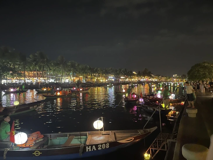 Đà Nẵng, Hội An đông khủng khiếp trong ngày và đêm đầu kỳ nghỉ 30-4