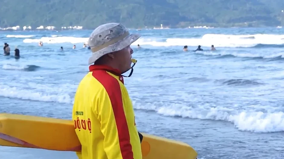 Đà Nẵng: Sắc màu SUP khuấy động biển mùa hè Đà Nẵng: Sắc màu SUP khuấy động biển mùa hè