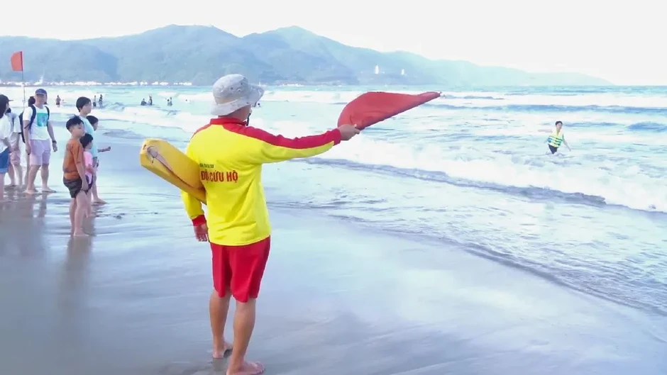 Đà Nẵng: Sắc màu SUP khuấy động biển mùa hè Đà Nẵng: Sắc màu SUP khuấy động biển mùa hè