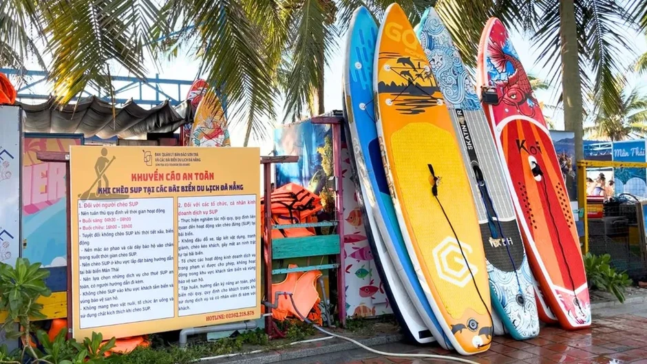 Đà Nẵng: Sắc màu SUP khuấy động biển mùa hè Đà Nẵng: Sắc màu SUP khuấy động biển mùa hè