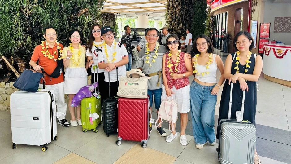 Đại gia đình 16 người ở TPHCM lên kế hoạch đi Singapore như họp cổ đông Đại gia đình 16 người ở TPHCM lên kế hoạch đi Singapore như họp cổ đông